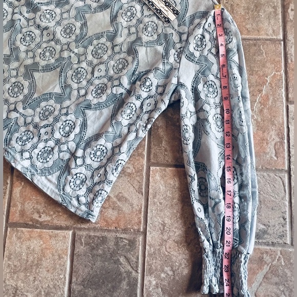 ⭐️BOGO FREE⭐️ NWT ULTRA PINK Lace Long Sleeve Lined Blue Top - Picture 5 of 10